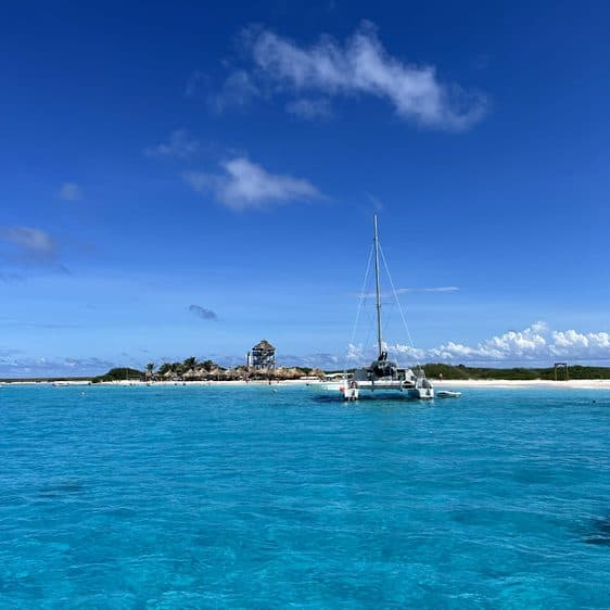 A sailboat anchored off Klein Curaçao